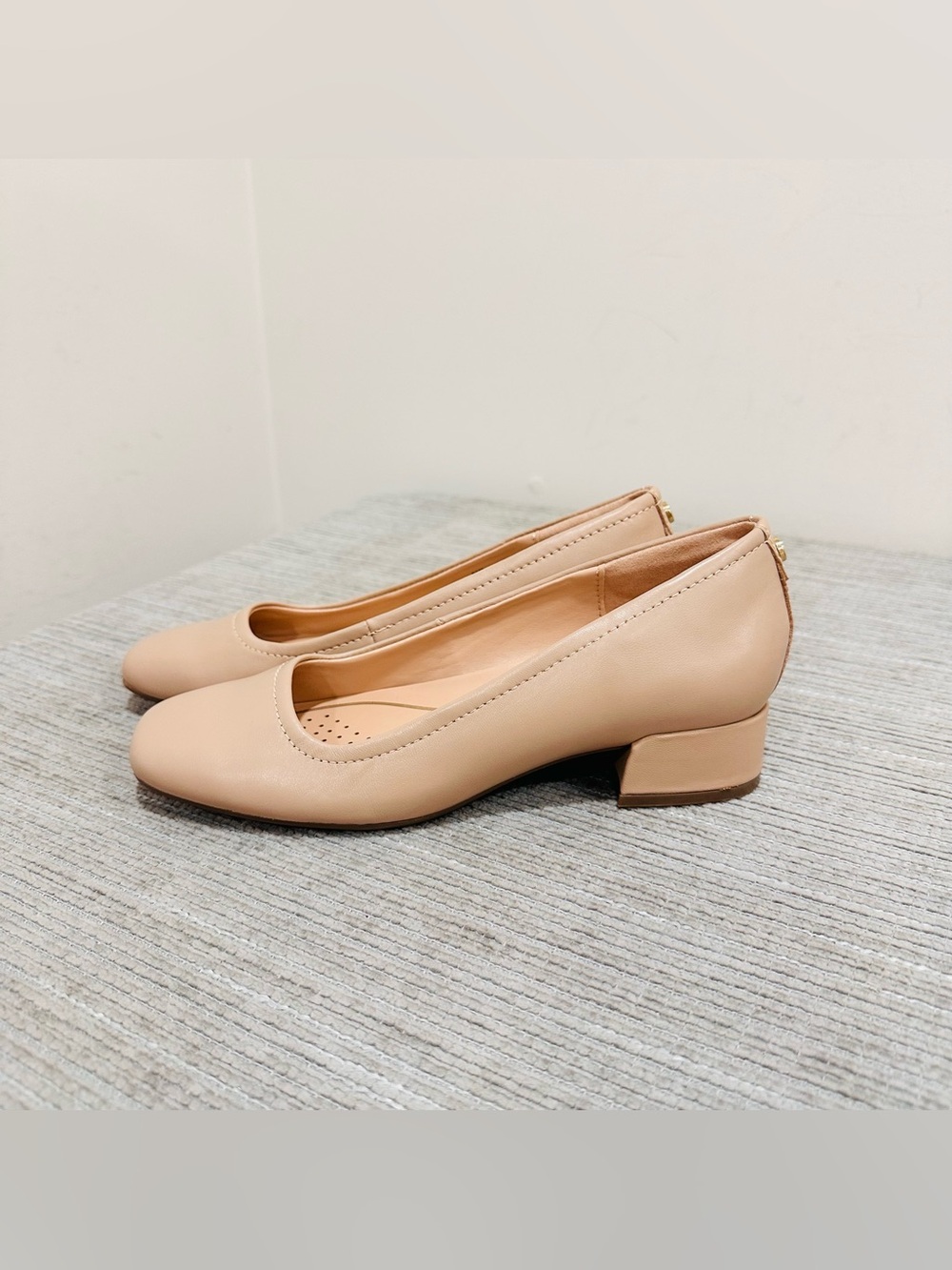 Easy Spirit Jain Women's Beige Leather Low Block Heel Pumps Shoes Size 6.5M